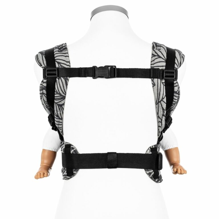 mochila-ergonomica-fidella-fusion-dancing-leaves-blanco-y-negro-porteo-ergonomico-store-1 mochila-ergonomica-fidella-fusion-dancing-leaves-blanco-y-negro-porteo-ergonomico-store-1