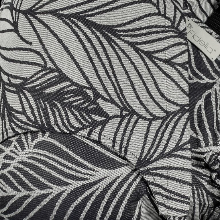 mochila-ergonomica-fidella-fusion-dancing-leaves-blanco-y-negro-porteo-ergonomico-store-2 mochila-ergonomica-fidella-fusion-dancing-leaves-blanco-y-negro-porteo-ergonomico-store-2